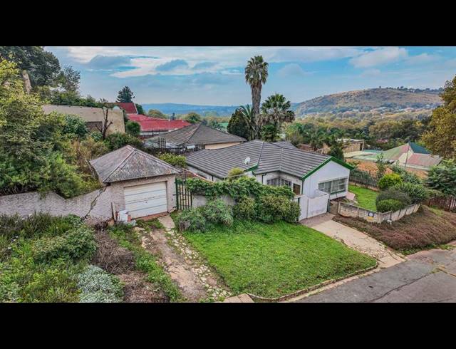 3 BEDROOM HOUSE FOR SALE IN BEZUIDENHOUT VALLEY
